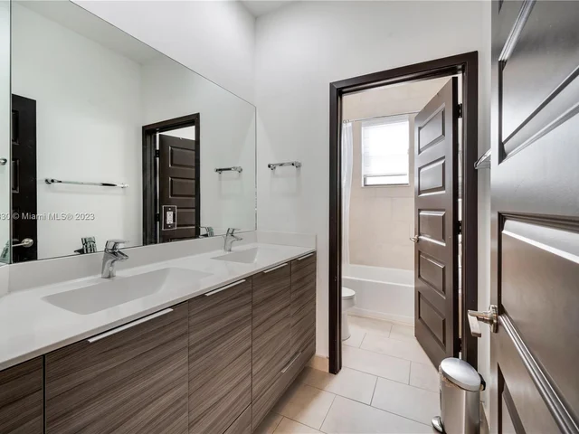 16065 SW 136th Ter, Miami FL 33196