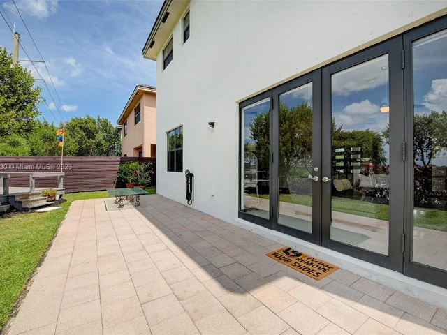 16065 SW 136th Ter, Miami FL 33196