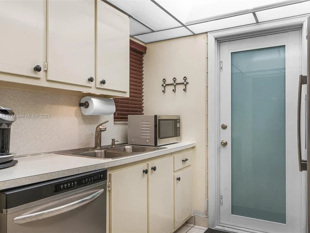 1750 Jefferson St # 308, Hollywood FL 33020