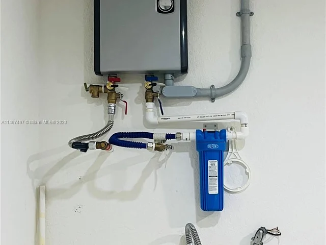 648 NE 5th Way, Florida City FL 33034