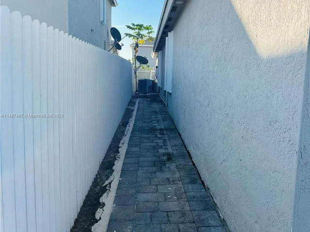 648 NE 5th Way, Florida City FL 33034