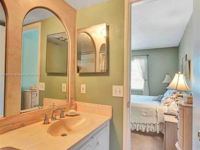 4100 Crystal Lake Dr # 206, Deerfield Beach FL 33064