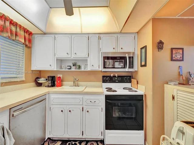 4100 Crystal Lake Dr # 206, Deerfield Beach FL 33064