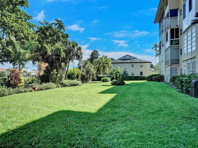 4100 Crystal Lake Dr # 206, Deerfield Beach FL 33064