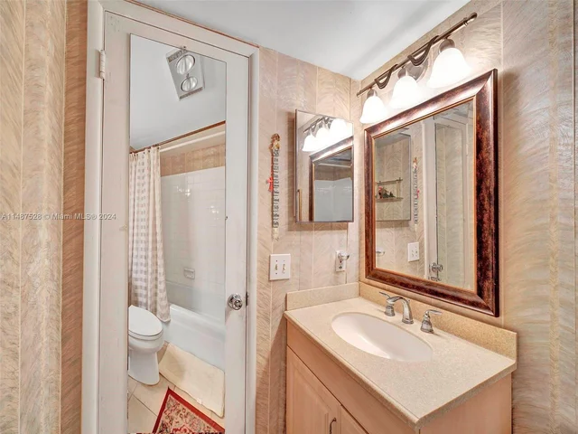 4100 Crystal Lake Dr # 206, Deerfield Beach FL 33064