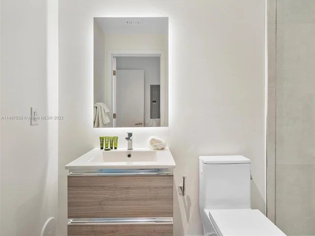 239 SW 9 ST # 2003, Miami FL 33130