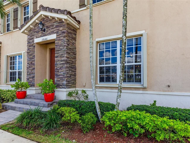 17046 SW 95th Ter, Miami FL 33196