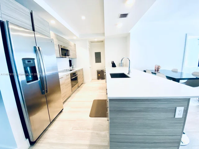 121 NE 34th St # 807, Miami FL 33137