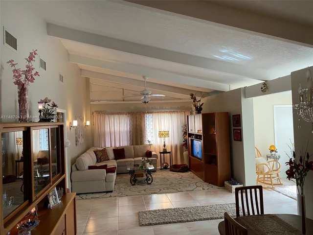 466 Briarwood Cir # 60, Hollywood FL 33024