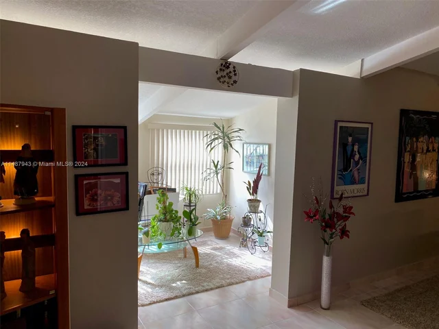 466 Briarwood Cir # 60, Hollywood FL 33024