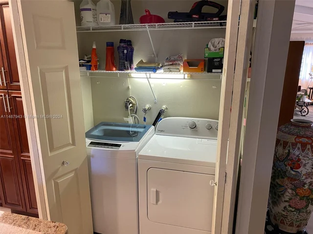 466 Briarwood Cir # 60, Hollywood FL 33024