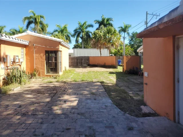 1600 Jackson St, Hollywood FL 33020