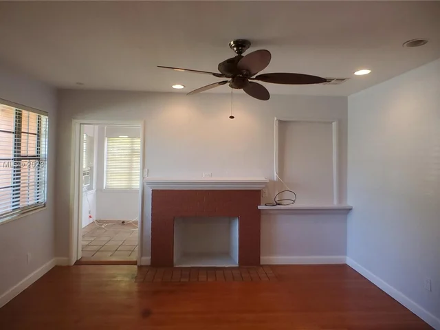 1600 Jackson St, Hollywood FL 33020