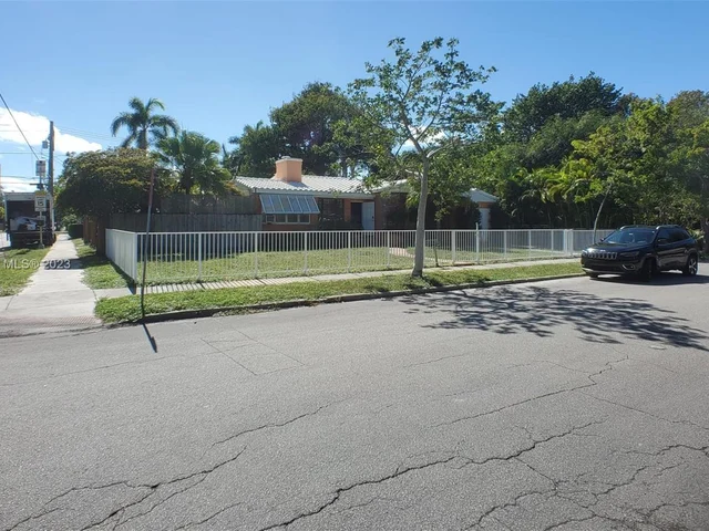 1600 Jackson St, Hollywood FL 33020