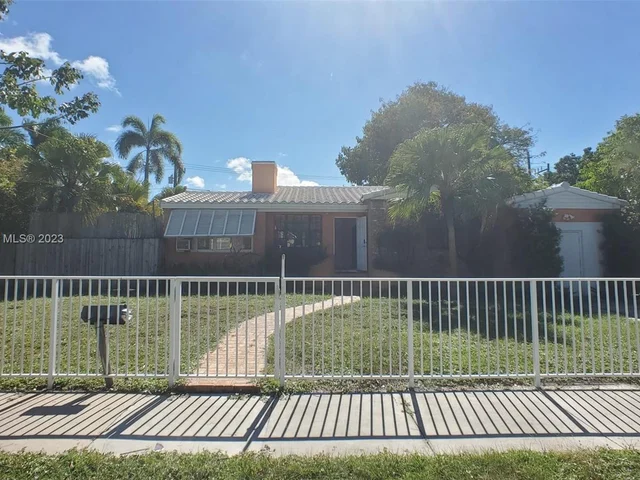 1600 Jackson St, Hollywood FL 33020