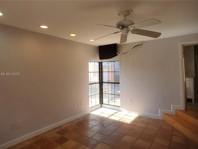 1600 Jackson St, Hollywood FL 33020