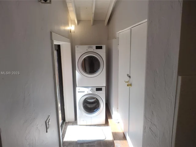 1600 Jackson St, Hollywood FL 33020