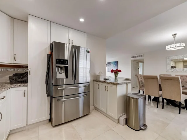 121 Golden Isles Dr # 907, Hallandale Beach FL 33009