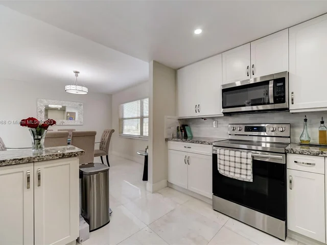 121 Golden Isles Dr # 907, Hallandale Beach FL 33009