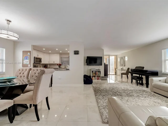 121 Golden Isles Dr # 907, Hallandale Beach FL 33009