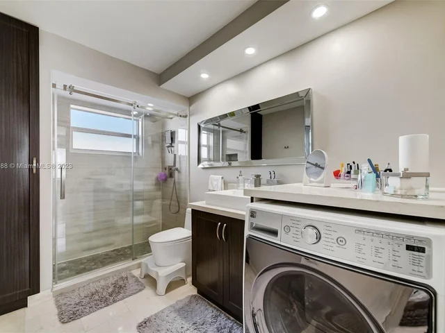 121 Golden Isles Dr # 907, Hallandale Beach FL 33009