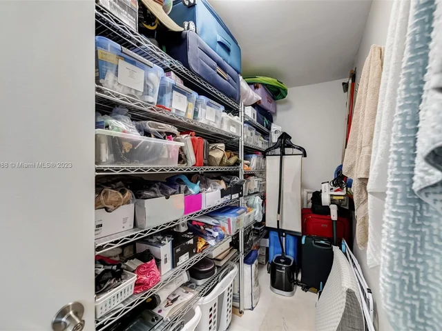 121 Golden Isles Dr # 907, Hallandale Beach FL 33009