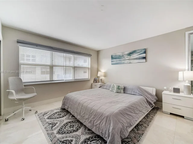 121 Golden Isles Dr # 907, Hallandale Beach FL 33009