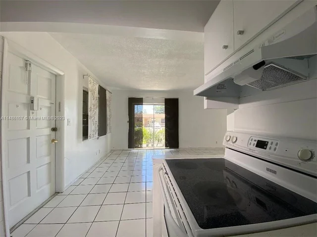 1855 Plunkett St # 101, Hollywood FL 33020