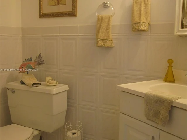 3180 S Ocean Dr, Hallandale Beach FL 33009