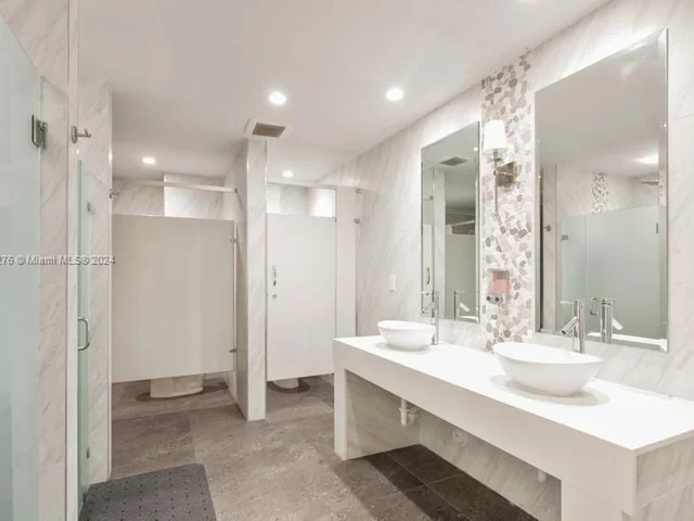 3180 S Ocean Dr, Hallandale Beach FL 33009