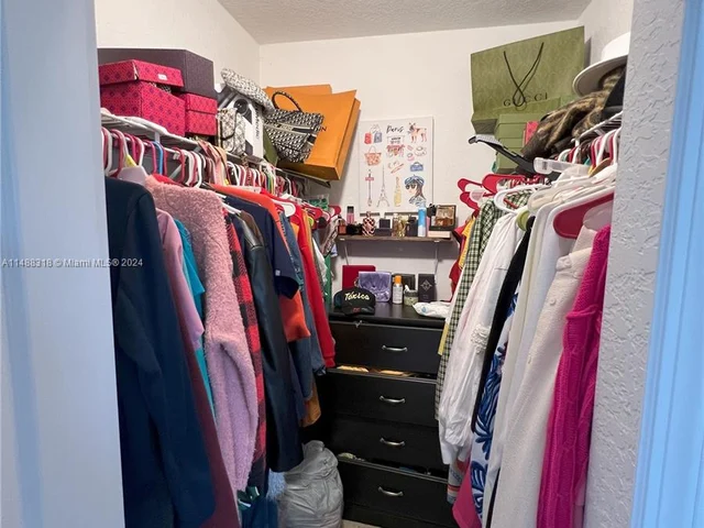 15973 SW 53rd Ter, Miami FL 33185