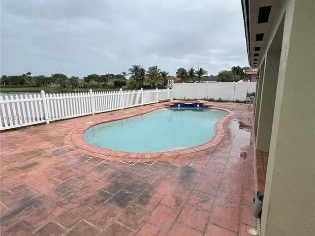 15973 SW 53rd Ter, Miami FL 33185