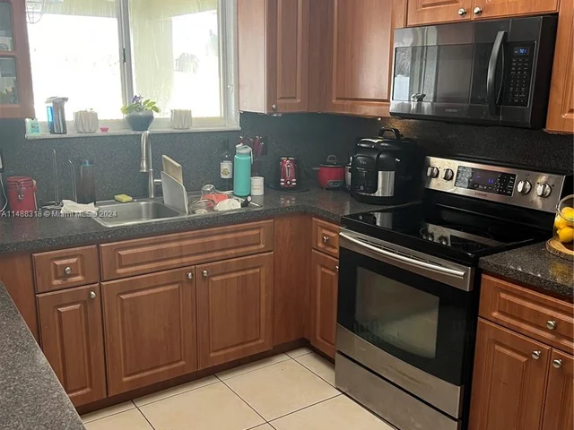 15973 SW 53rd Ter, Miami FL 33185