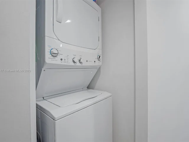 121 NE 34th St # 909, Miami FL 33137