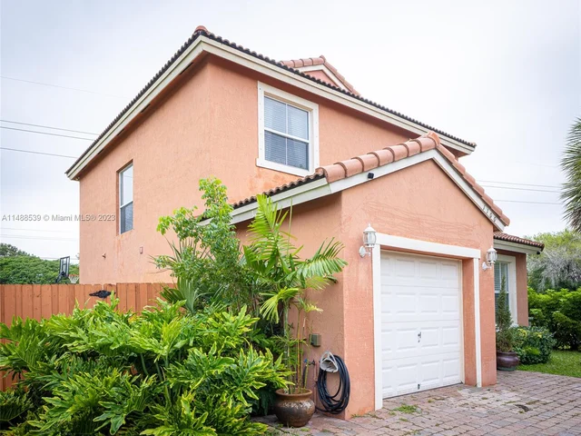 1100 SE 16th Ave, Homestead FL 33035