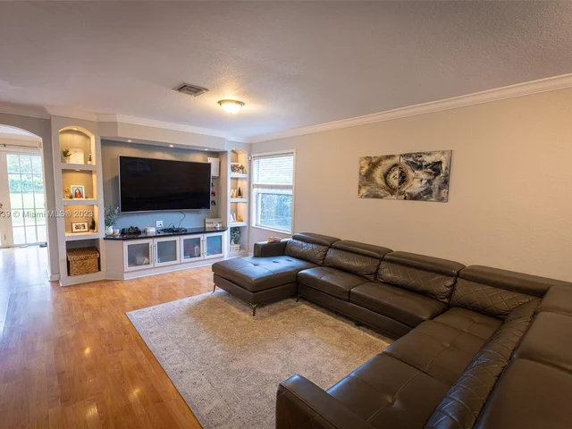 1100 SE 16th Ave, Homestead FL 33035