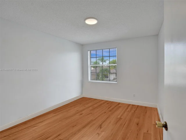 1930 NW 182nd Ter, Pembroke Pines FL 33029