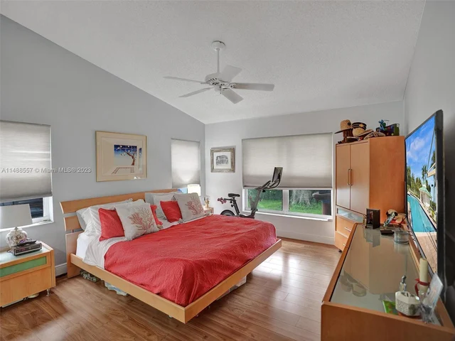 1930 NW 182nd Ter, Pembroke Pines FL 33029