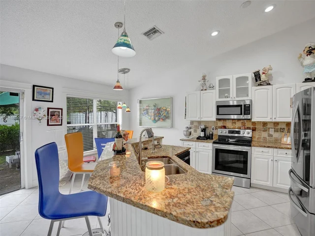 1930 NW 182nd Ter, Pembroke Pines FL 33029