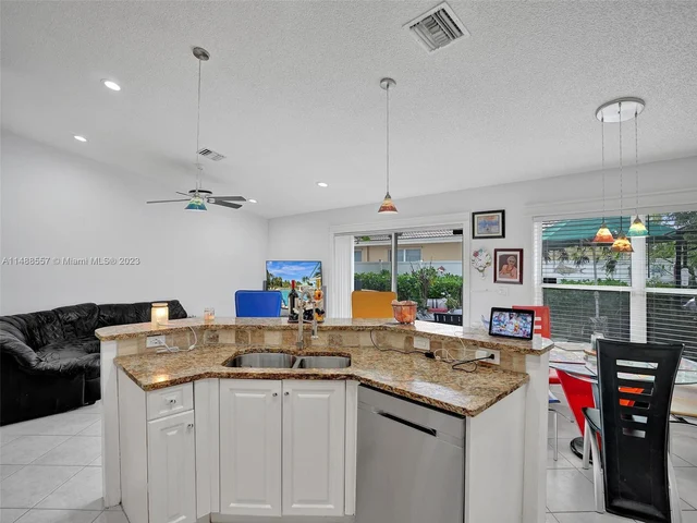 1930 NW 182nd Ter, Pembroke Pines FL 33029