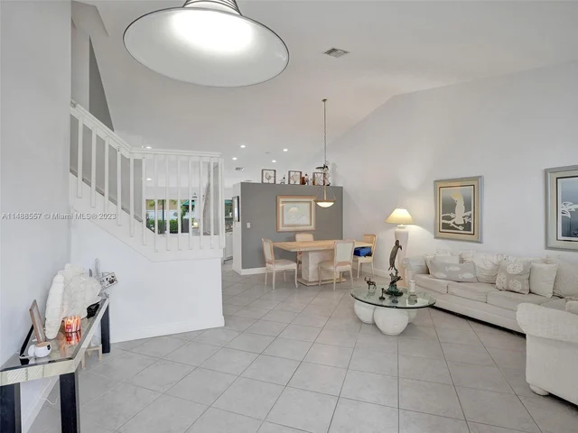 1930 NW 182nd Ter, Pembroke Pines FL 33029