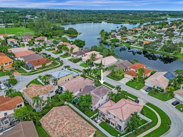 1930 NW 182nd Ter, Pembroke Pines FL 33029