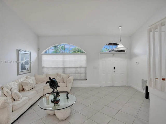 1930 NW 182nd Ter, Pembroke Pines FL 33029