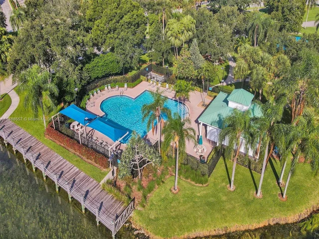 1930 NW 182nd Ter, Pembroke Pines FL 33029