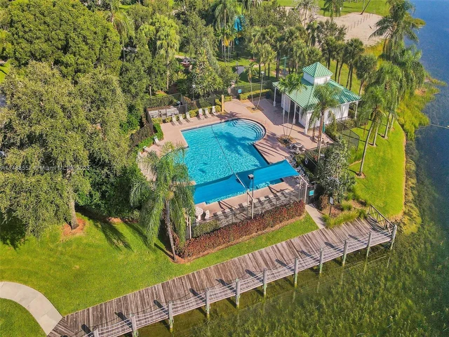 1930 NW 182nd Ter, Pembroke Pines FL 33029