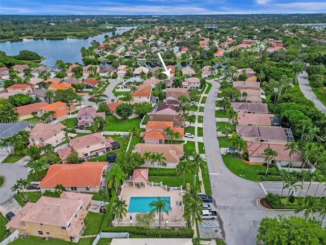 1930 NW 182nd Ter, Pembroke Pines FL 33029