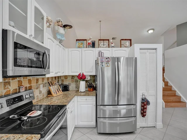 1930 NW 182nd Ter, Pembroke Pines FL 33029