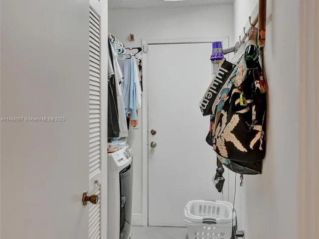 1930 NW 182nd Ter, Pembroke Pines FL 33029