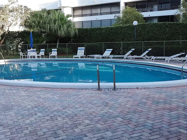 1460 Sheridan St # 2D, Hollywood FL 33020