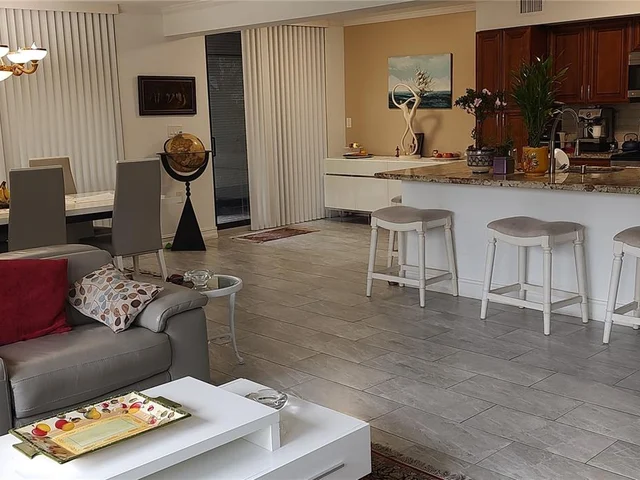 1460 Sheridan St # 2D, Hollywood FL 33020